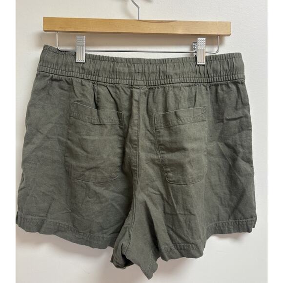 GAP Women’s Size M Woven Shorts Olive Green Drawstring Elastic Waist - Picture 2 of 3